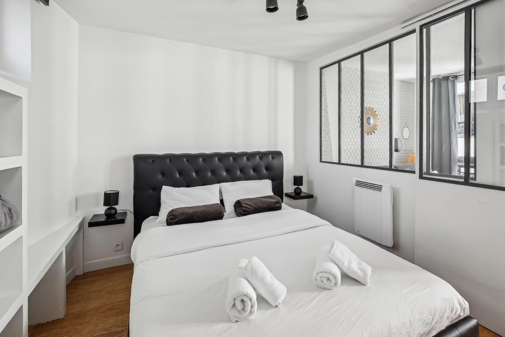 Appartement Au Coeur Du Marais, Rue Des Rosiers! Parijs